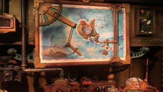 らせん状の坂を下って地下へ！そして潜水艦で海底を探検