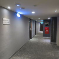 廊下はモダンな感じで清潔。