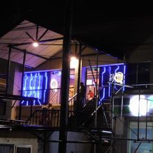 モール2階に新しくできたカラオケボックスです。