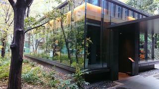 アマンと別棟のカフェ