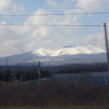 遠くに見える山。羊蹄山だろうか？