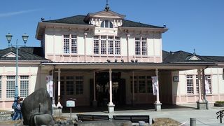 クラシックホテル風の駅舎