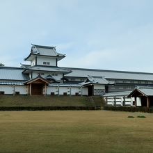 鶴の丸休憩所から見る五十間長屋