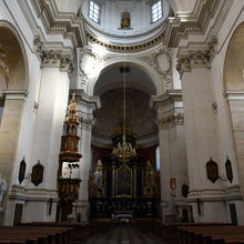 内部は特段のものはない。