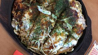 空港のフードコートの中