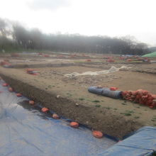 すぐ向かいが発掘中の現場となっていました