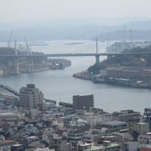 本堂から尾道大橋を望む