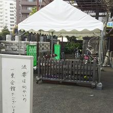 奥には鐘楼もあります。