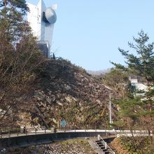 ダム近くの景色と施設です