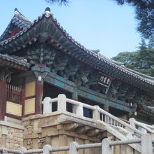 橋を取り入れながら斜めから撮影するのが定番かもしれませんね。