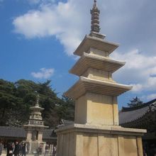 すっきりとした美しさを感じる釈迦塔（国宝）の様子