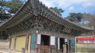 急勾配の階段を登ってアクセスするので、体力的には一番大変なお堂です