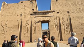 ルクソールとアスワンの中間位にある素晴らしい神殿