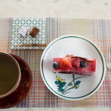 芦屋の知人宅で食すケーキ。