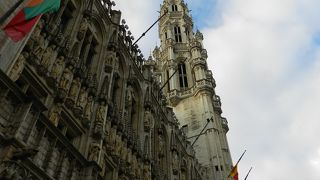 グランプラスの中心的建物