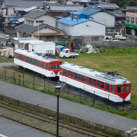 宿の部屋から下津井の廃駅が見えます