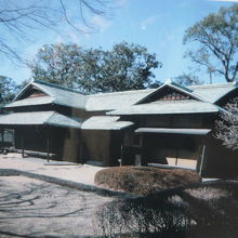 諏訪の茶屋の解説板に掲げられている写真です。東側からの写真