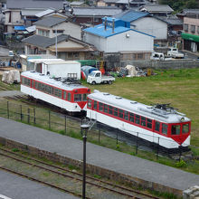 宿の部屋から下津井の廃駅が見えます