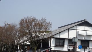 お城からすぐです。