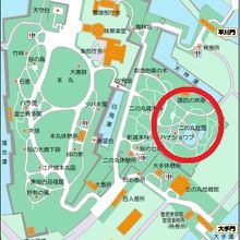二の丸庭園は、皇居の東御苑の東側で、大手門の北側にあります。