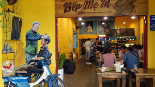 ベンタイン市場近くのポップなベトナム料理レストラン