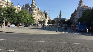 リベルダーデ広場にある