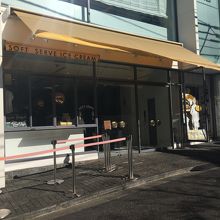 早い時間なのでまだ列はありませんでした。