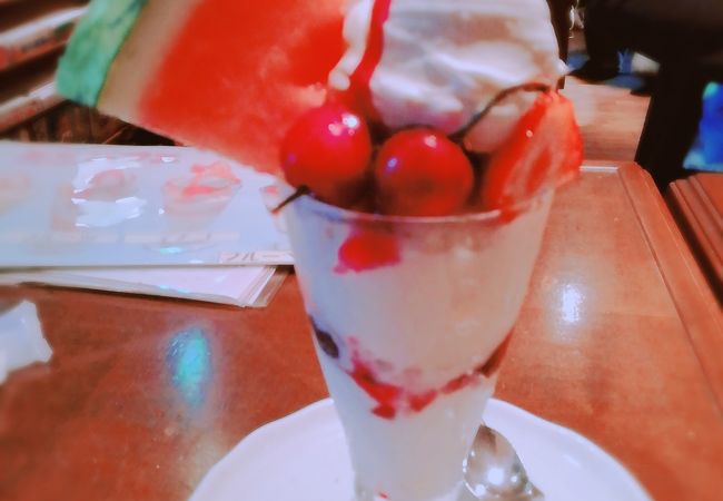 超満足のフルーツパフェ(^o^)