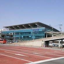 釜山港側からみた駅舎