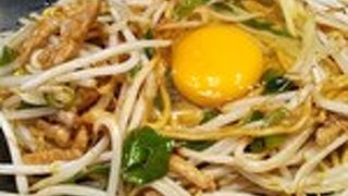 歌舞伎町で朝から焼きそばビール