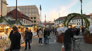 多くの屋台が出ています。