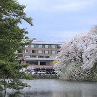 ホテルはお堀の目の前