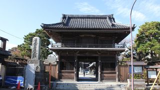 歴史も見所もあるお寺