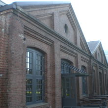 北区中央図書館の北側の赤レンガの建物です。旧軍の建物です。