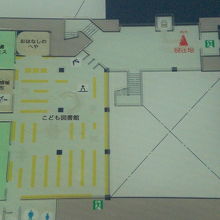 北区中央図書館の１階の配置図です。広く落ち着いた図書館内です