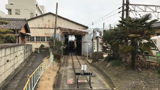 あすなろう鉄道内部駅：終着駅、車両基地あり