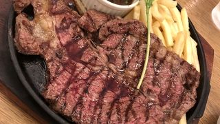 サラダバーとお肉