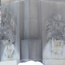 お面の様な飾り