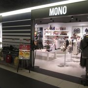 クリスマスシーズンのMONO (羽田空港国際線ターミナル店)