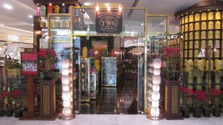 クリスマスシーズンのTWG ティーサロン & ブティック (The Emporium Ground Floor店)