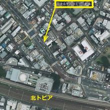 花まる学習会王子小劇場は、北区の北とぴあの斜め向いにあります