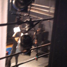 王子小劇場の中には、厳しい叱咤激励の声が飛び交っています。