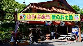 大滝を眺めることが出来ます．