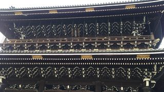 ２層になっている二重門