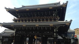 京都駅から近い重厚感のあるお寺