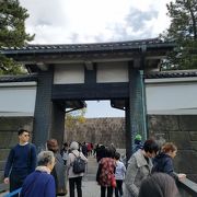 皇居東御苑に入る門の一つ