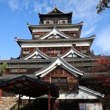 復興のシンボルとして再建された