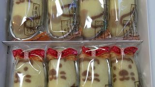 ラッコ柄の東京ばな奈。