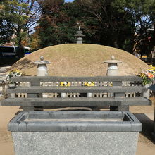 古墳のような塚だ