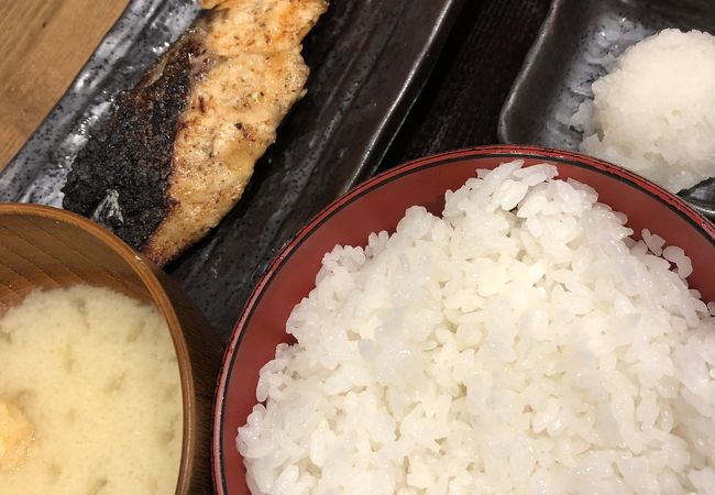 定食屋さん…焼き魚が炭火焼だから旨い